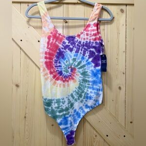 ❤️‍🔥❤️‍🔥NWT Abercrombie & Fitch Colorful Tie-Dye Sleeveless Scoop Neck Bodysuit